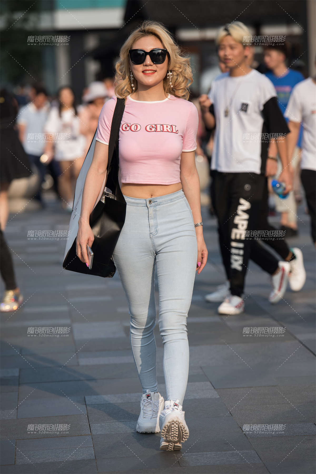 金发美女-日更街拍