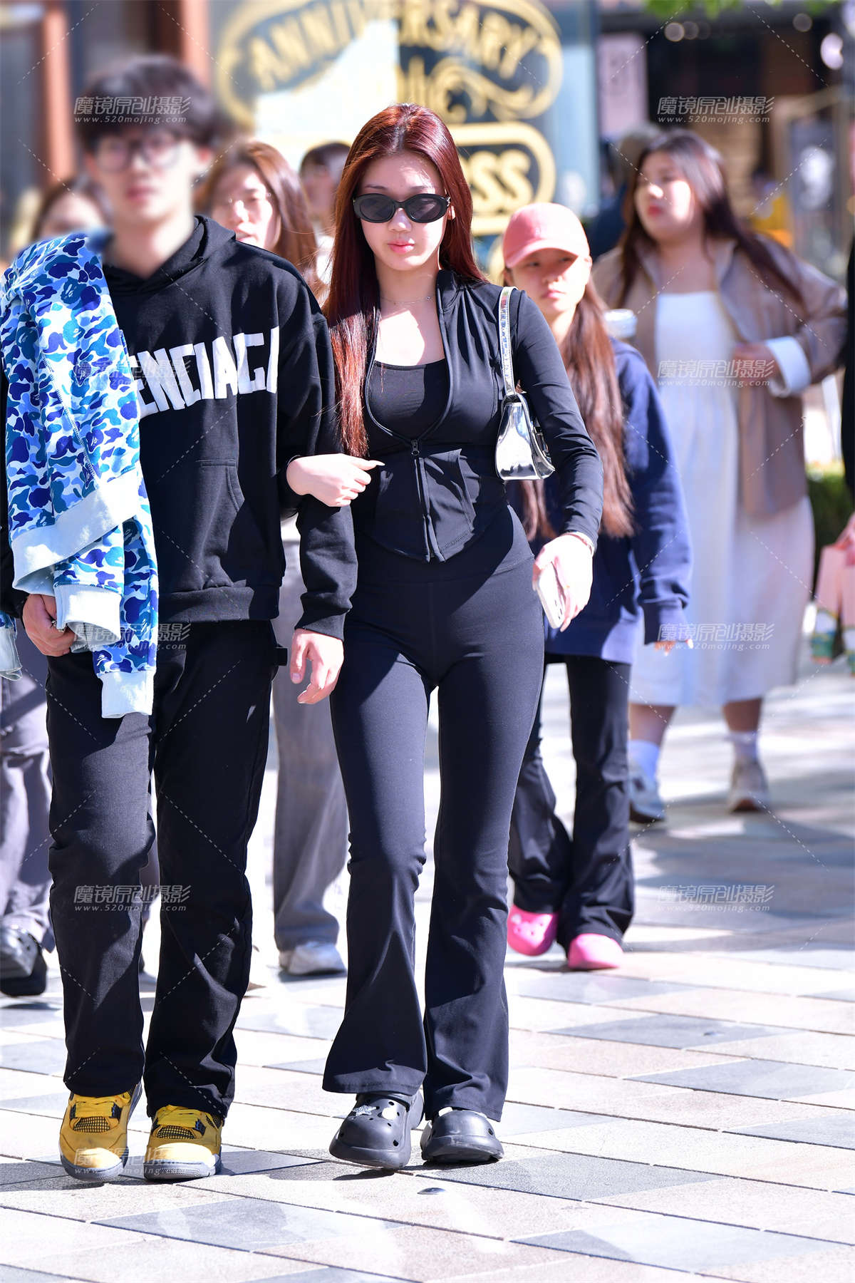 ★青春紧身裤美女-日更街拍