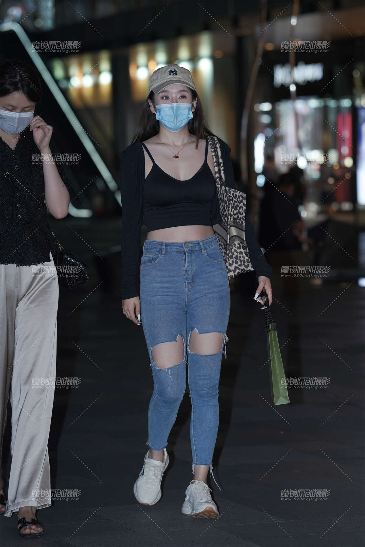 紧牛美眉-日更街拍