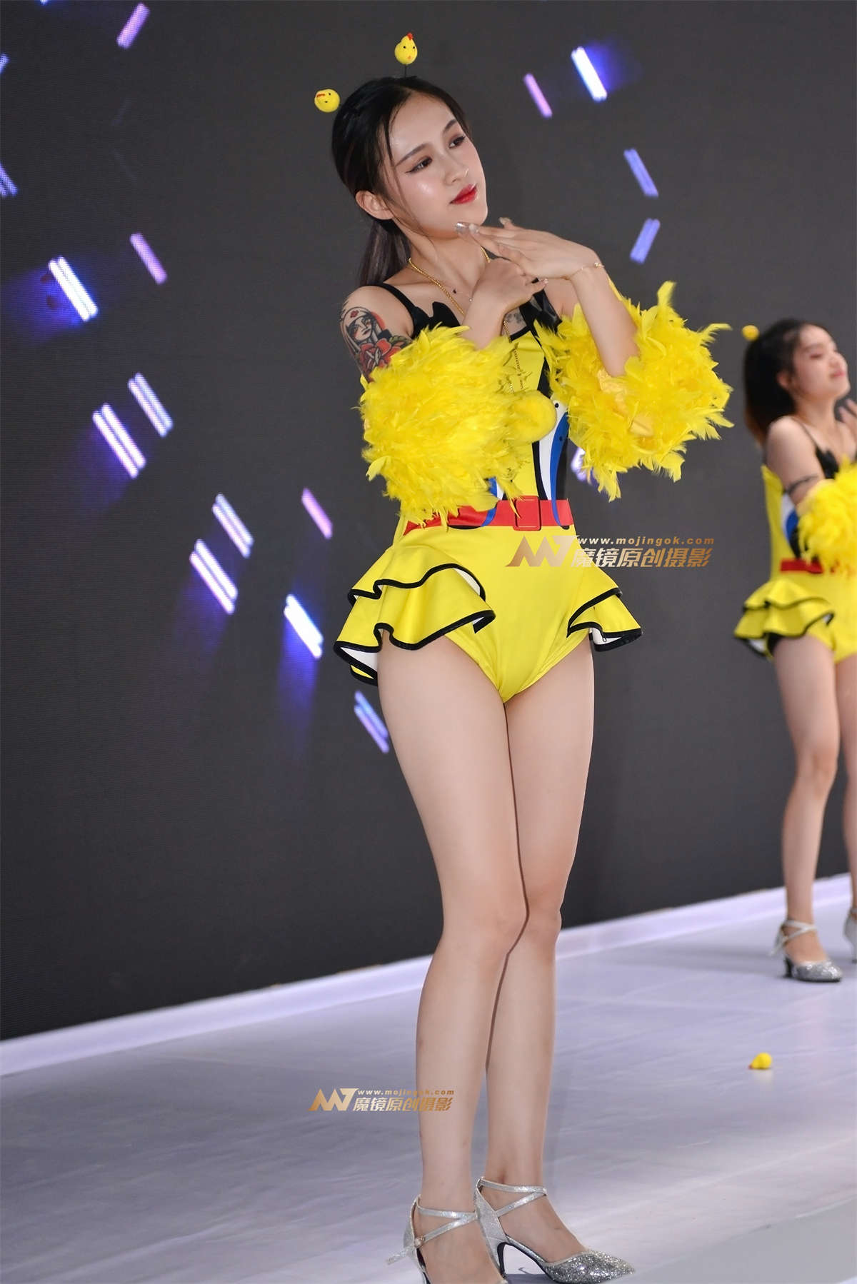 图片[2]-【哈曼赛帖】卡哇伊小高叉街拍-日更街拍