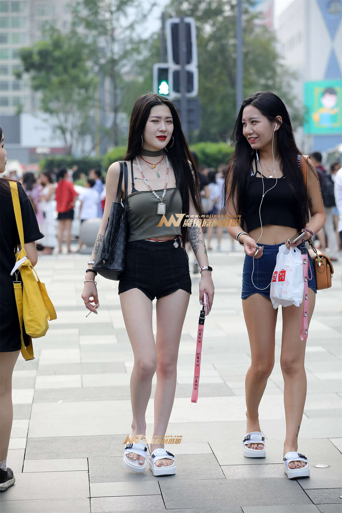 【凯恩赛贴】热裤辣妹弯弯月牙-日更街拍