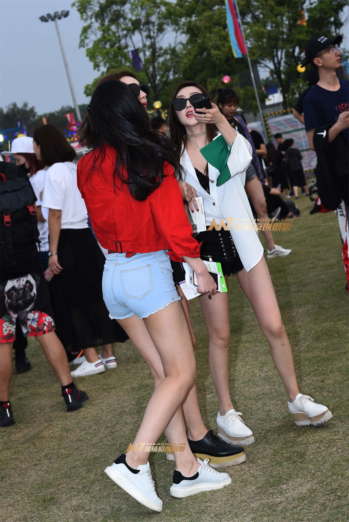 图片[2]-【咔喳赛贴】这款热裤就像为她定制-日更街拍