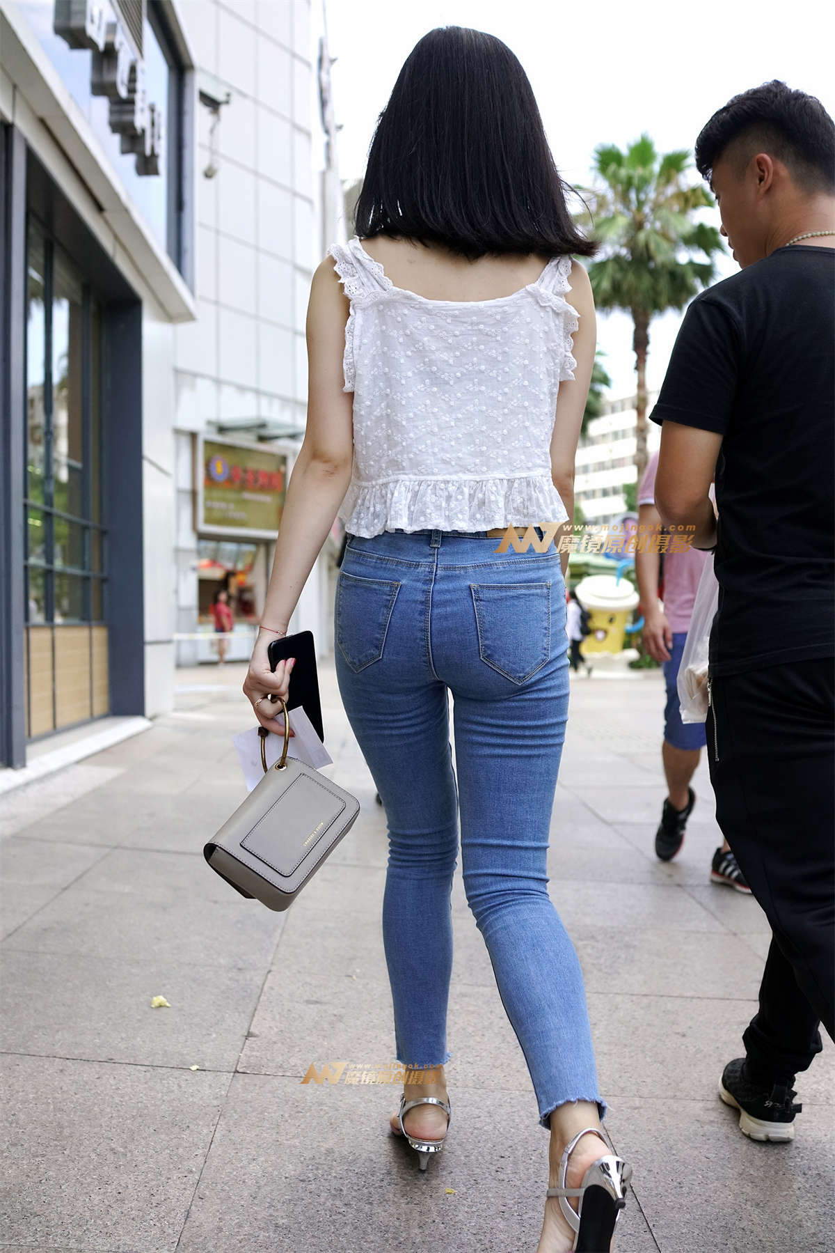 图片[2]-【哈曼赛帖】蓝牛紧身街拍-日更街拍