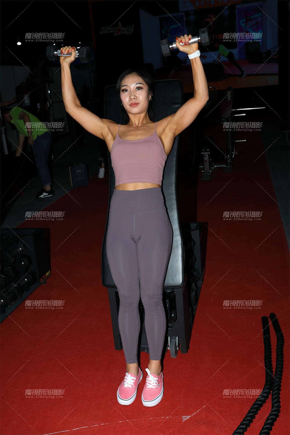 【欧阳幽明赛帖】紧身瑜伽裤美女健身-日更街拍