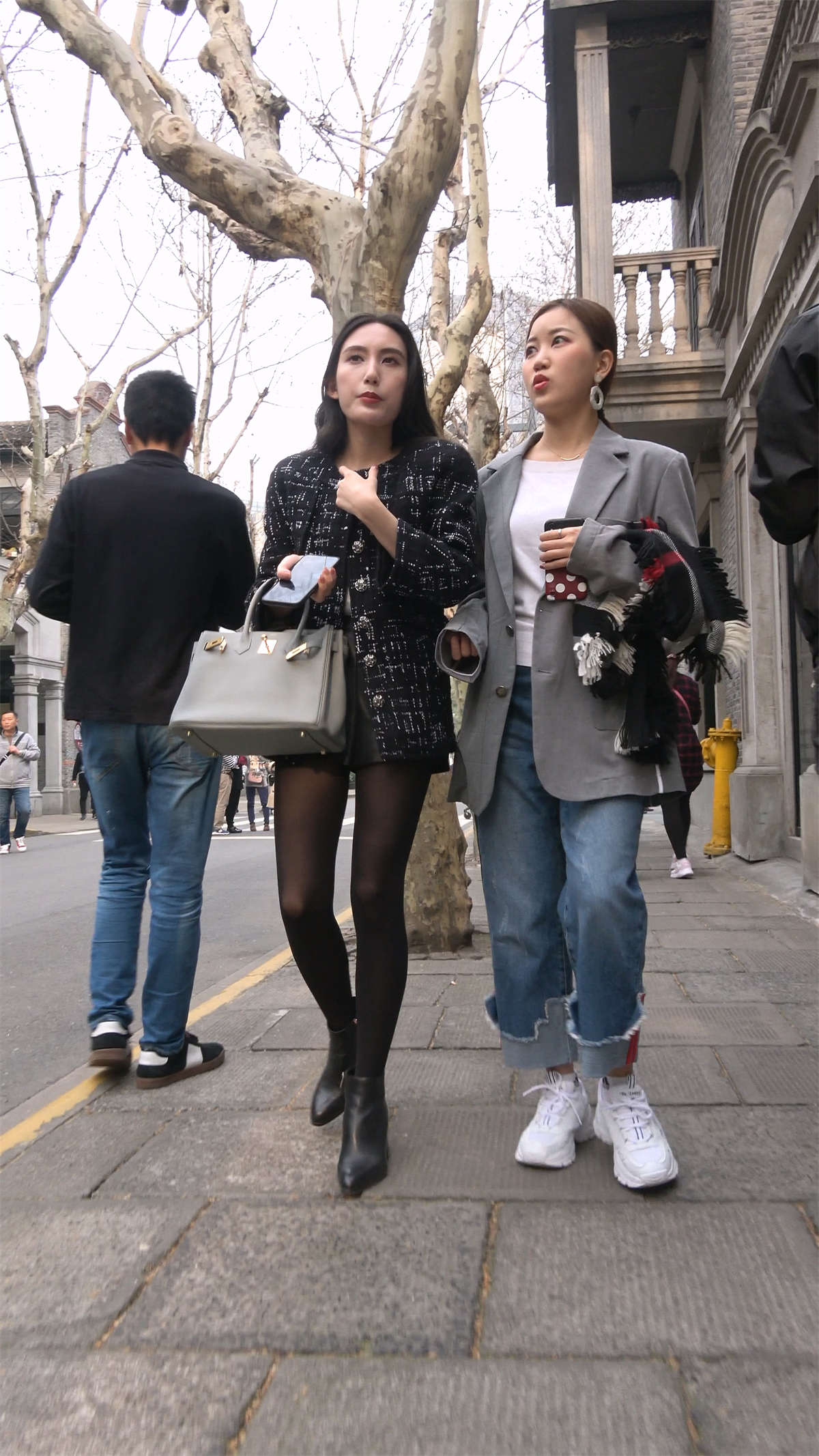 黑丝，短裙，美腿，优雅气质美女-日更街拍