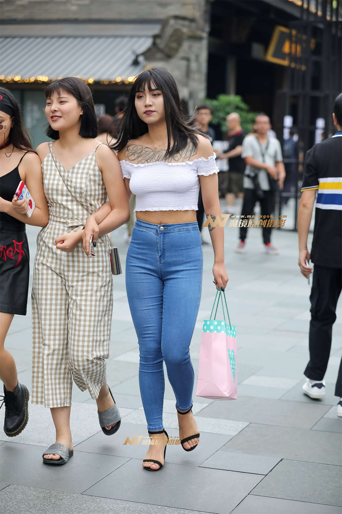 【凯恩赛帖】紧牛肥臀-日更街拍