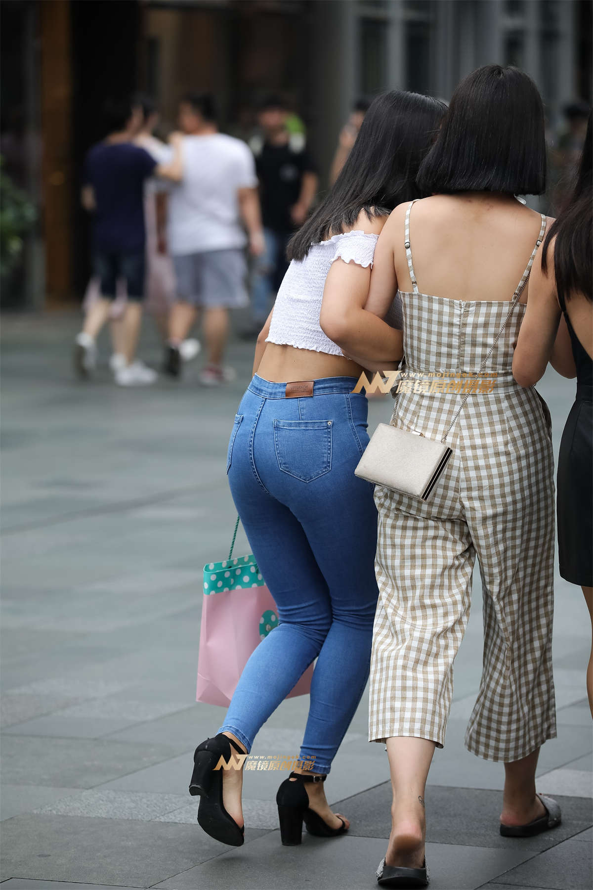 图片[2]-【凯恩赛帖】紧牛肥臀-日更街拍