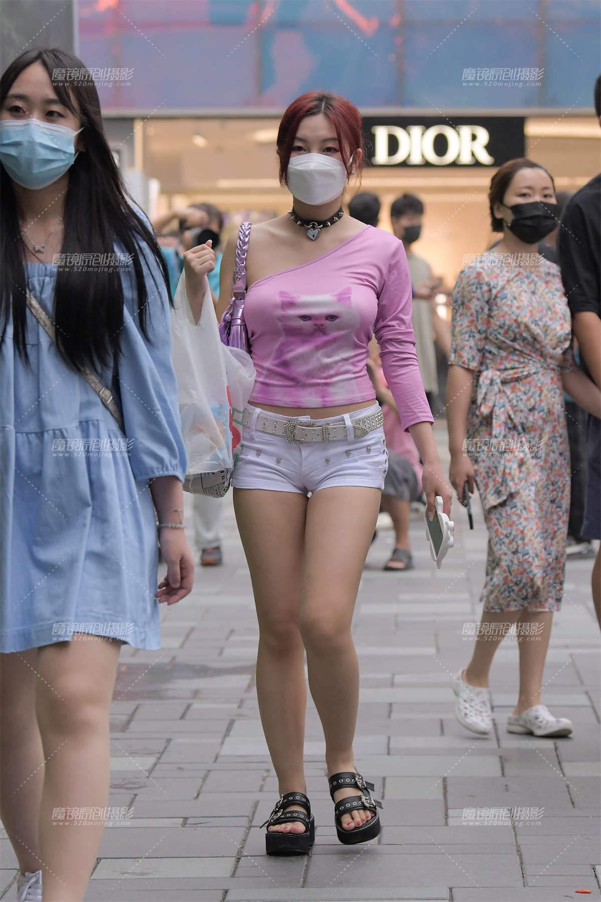 委屈的小猫-日更街拍