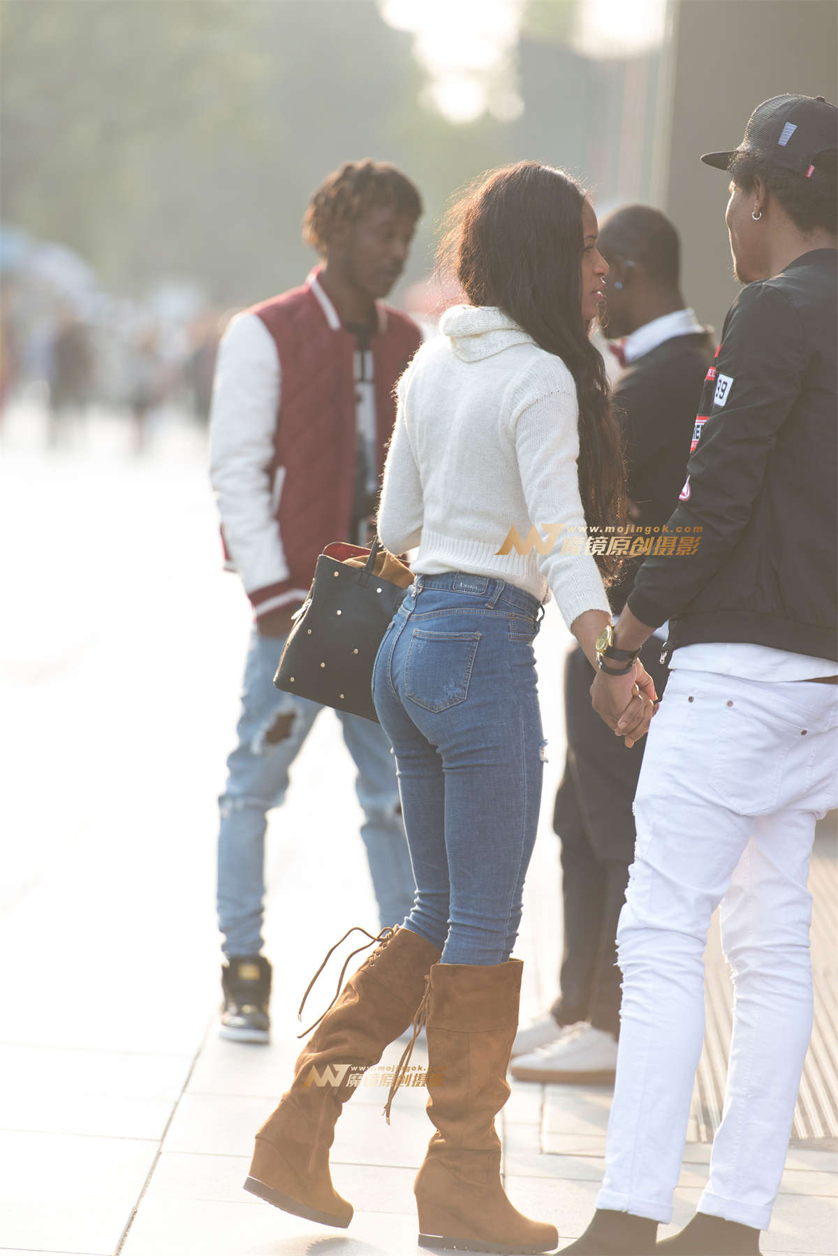 图片[2]-牛仔小翘臀-日更街拍