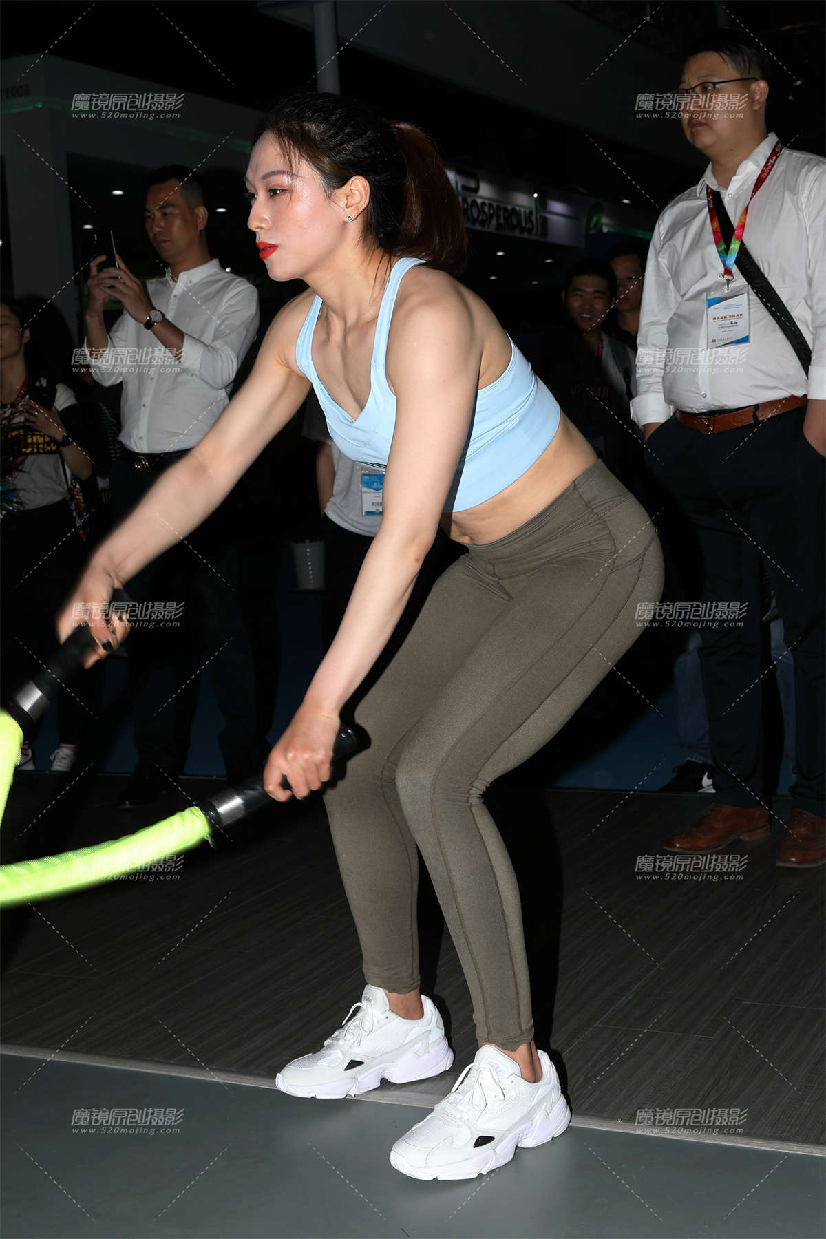 【欧阳幽明赛帖】紧身瑜伽裤美女-日更街拍