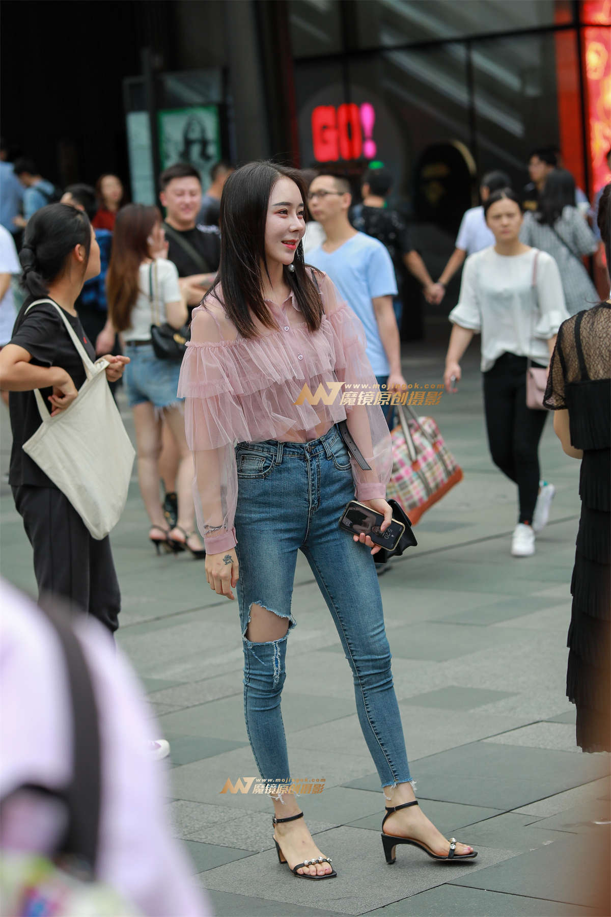 【凯恩赛贴】甜美紧牛美女-日更街拍