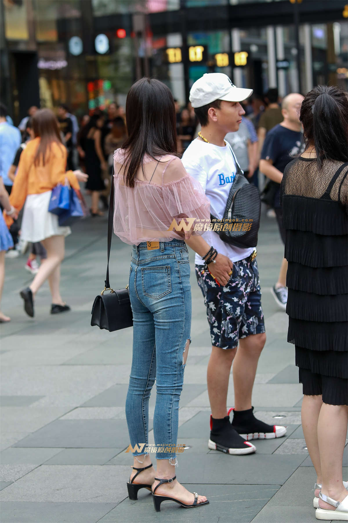 图片[2]-【凯恩赛贴】甜美紧牛美女-日更街拍