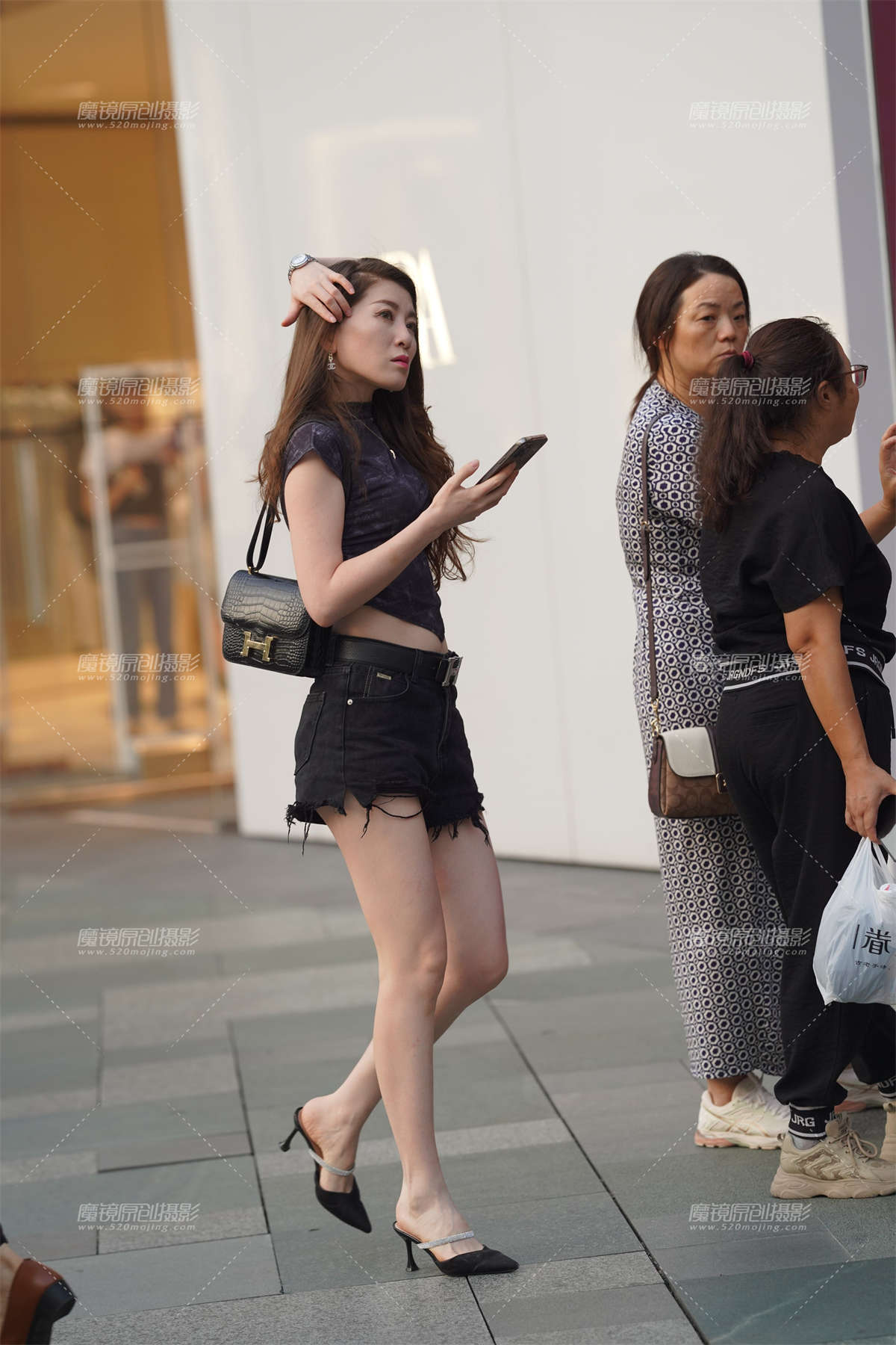 热裤美腿-日更街拍