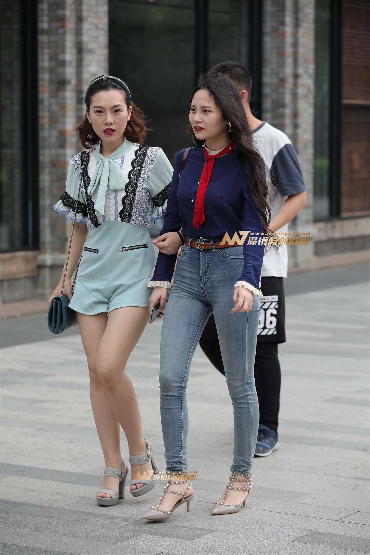 【凯恩赛帖】紧牛美腿和她的闺蜜-日更街拍