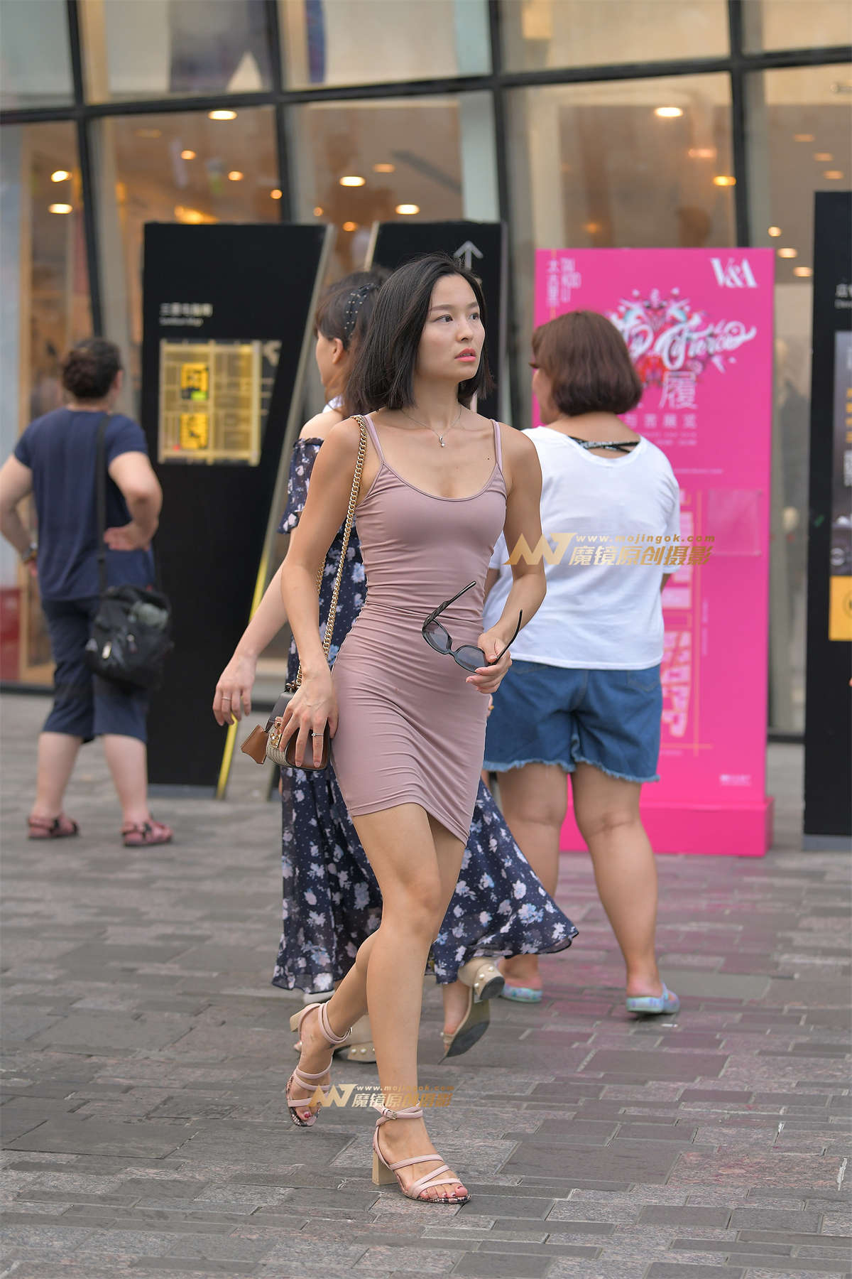 【红石赛帖】包臀裙性感少妇-日更街拍