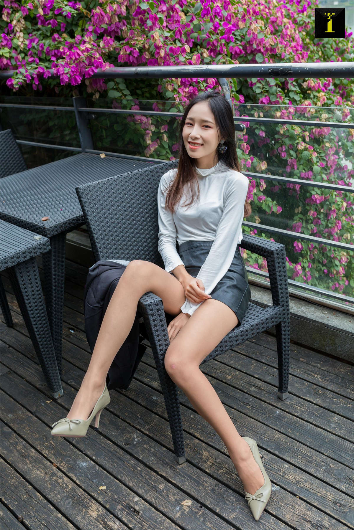 图片[2]-IESS异思趣向 丝享家637期：美子 美子与三角梅-日更街拍