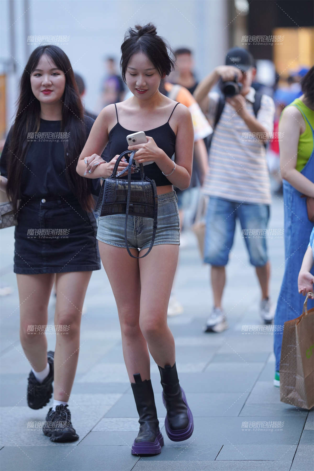 热裤小妹-日更街拍