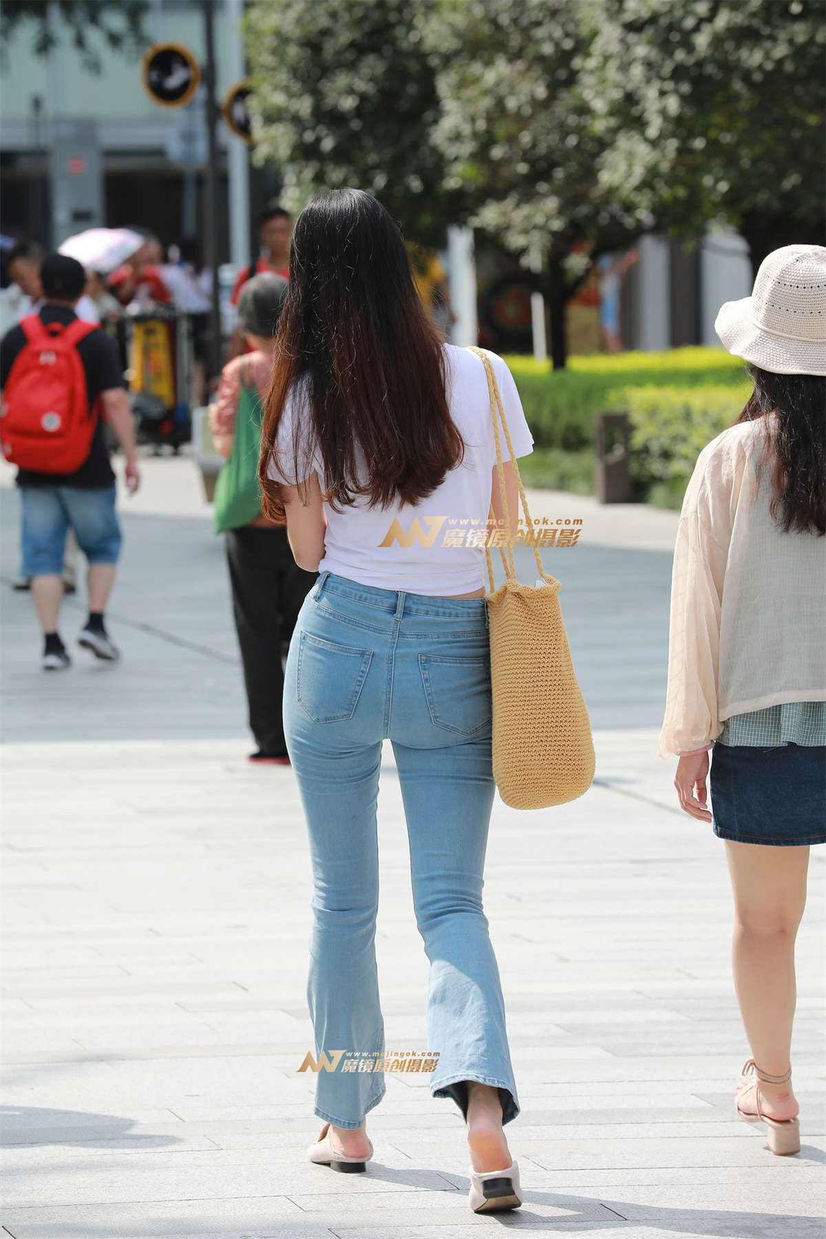 图片[2]-【凯恩赛贴】臀胯饱满的牛仔裤-日更街拍