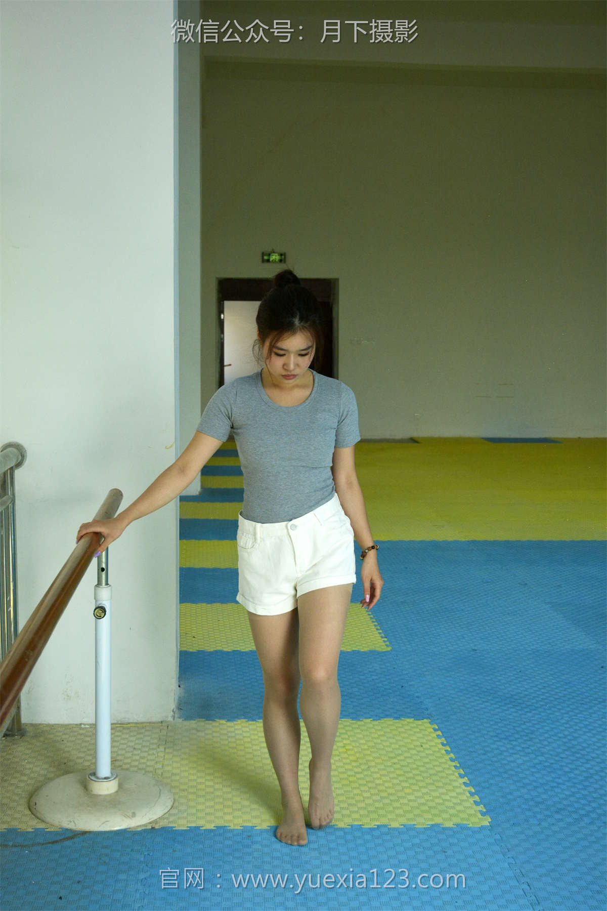 图片[2]-月下摄影 NO.001 茜茜 舞蹈热身作为拉拉队长，每天必修课就是加强舞蹈训练！-日更街拍