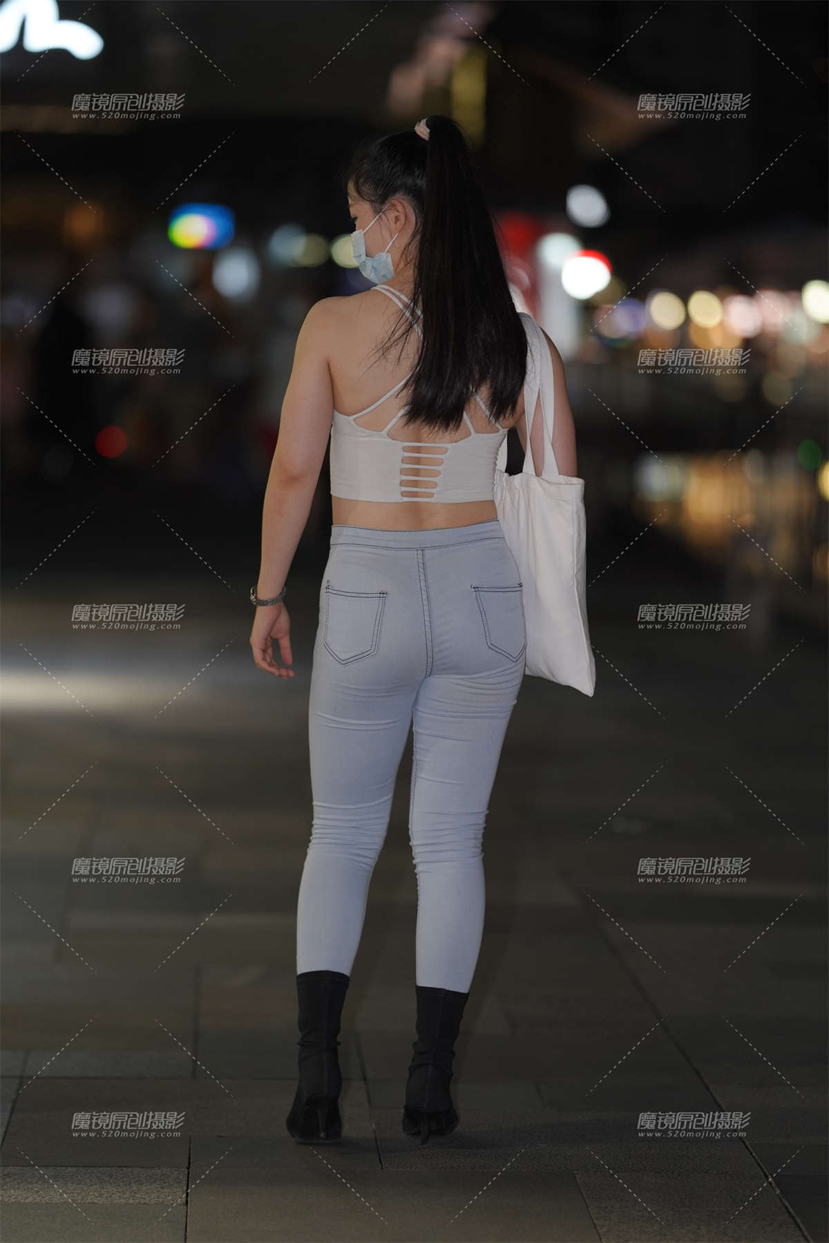 图片[2]-紧牛女孩 身材不赖-日更街拍