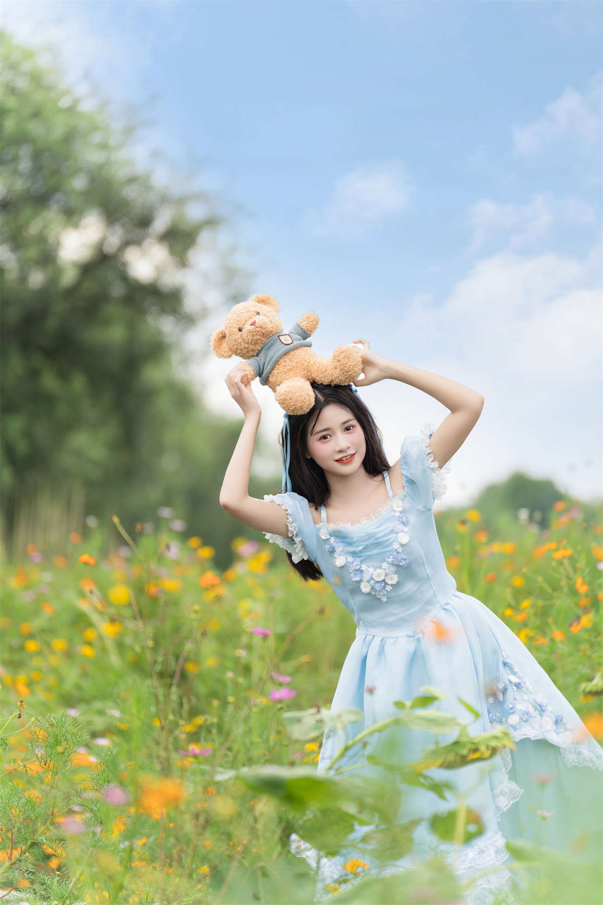 YITUYU艺图语 2023.12.10 黄色花海 橙子舒-日更街拍