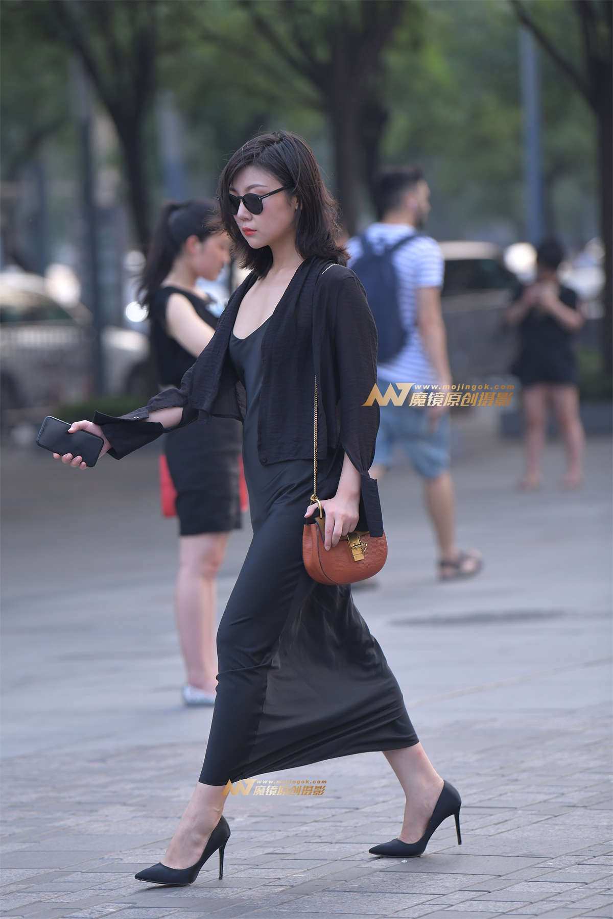 【红石赛帖】高雅黑裙性感少妇-日更街拍