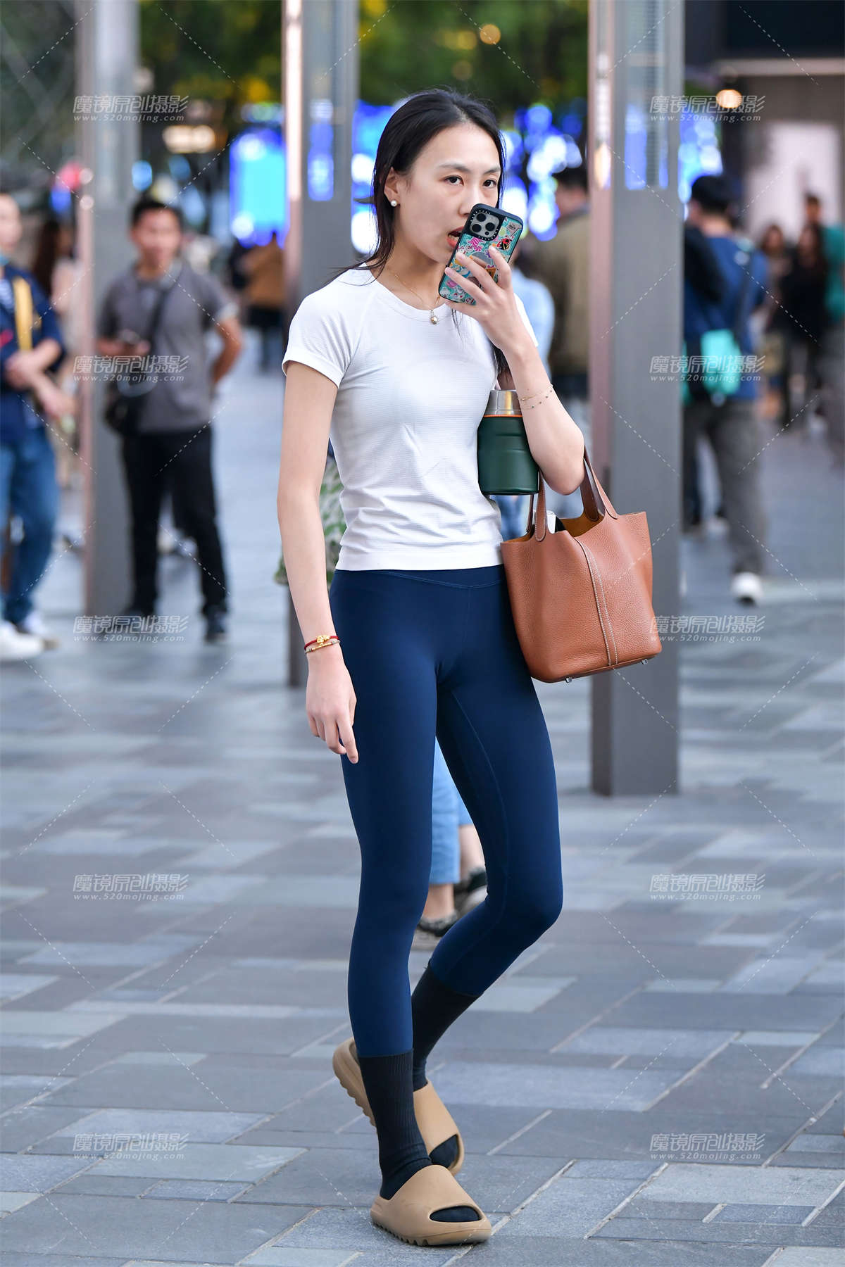 ★深蓝瑜伽紧身裤美女-日更街拍