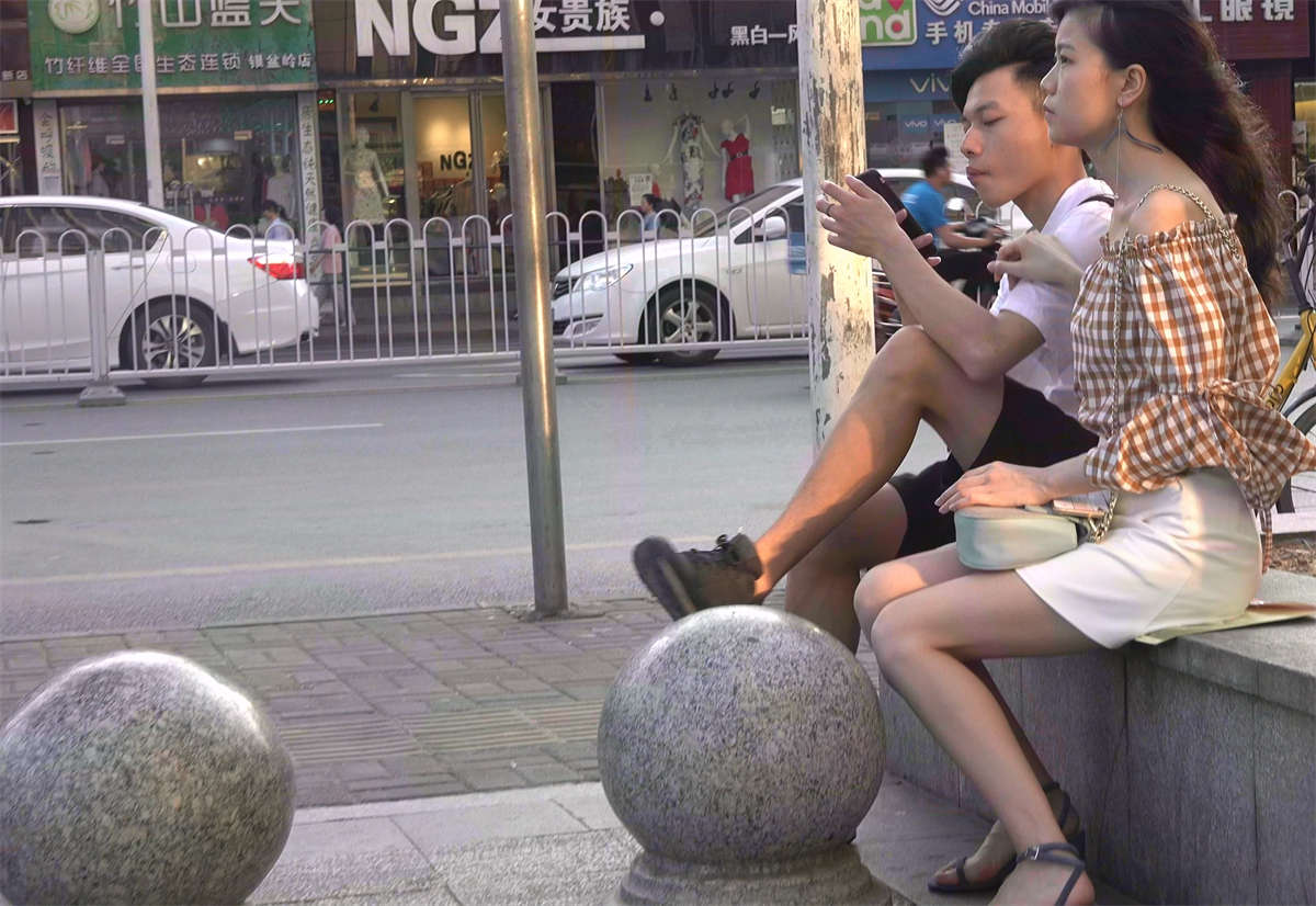 图片[2]-白嫩美足凉高跟美腿小姐姐-日更街拍