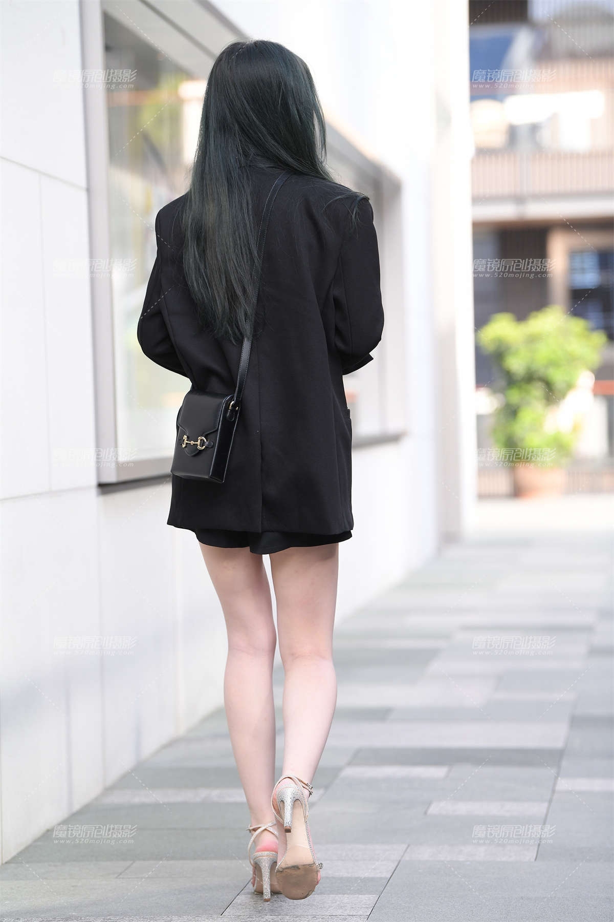 图片[2]-西服美腿高跟美女-日更街拍