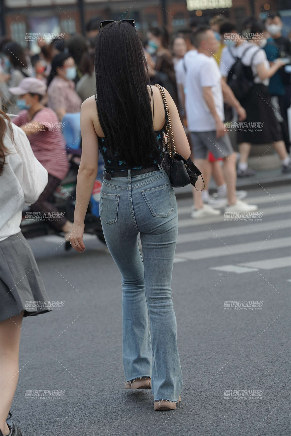 图片[2]-紧牛小姐姐 身材真美好-日更街拍