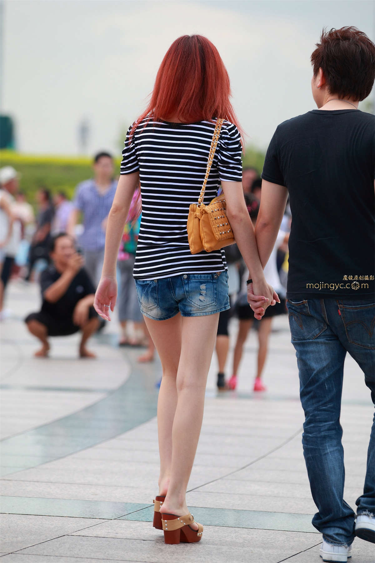 牛仔热裤，长腿，凉高-日更街拍