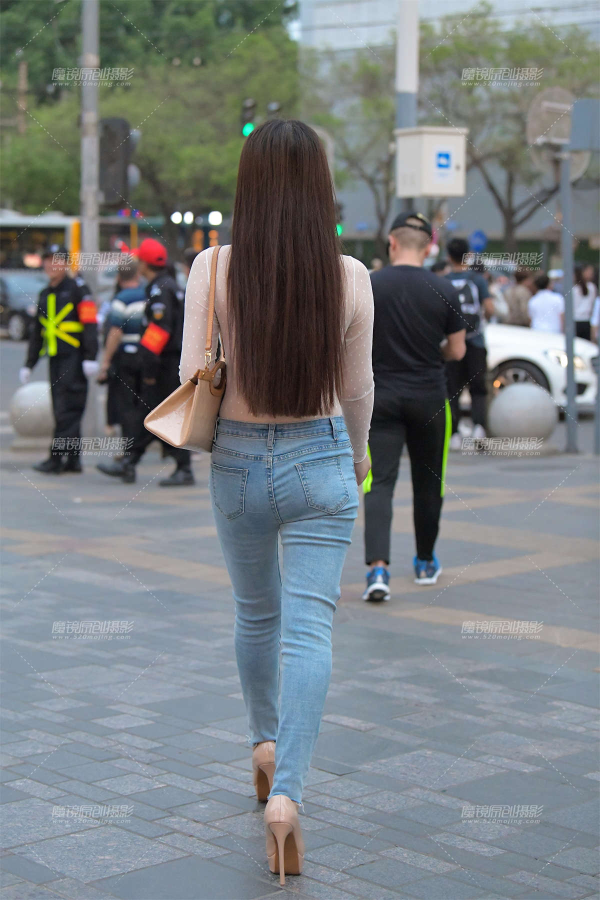 图片[2]-【红石赛帖】傍晚偶遇性感牛仔美女-日更街拍