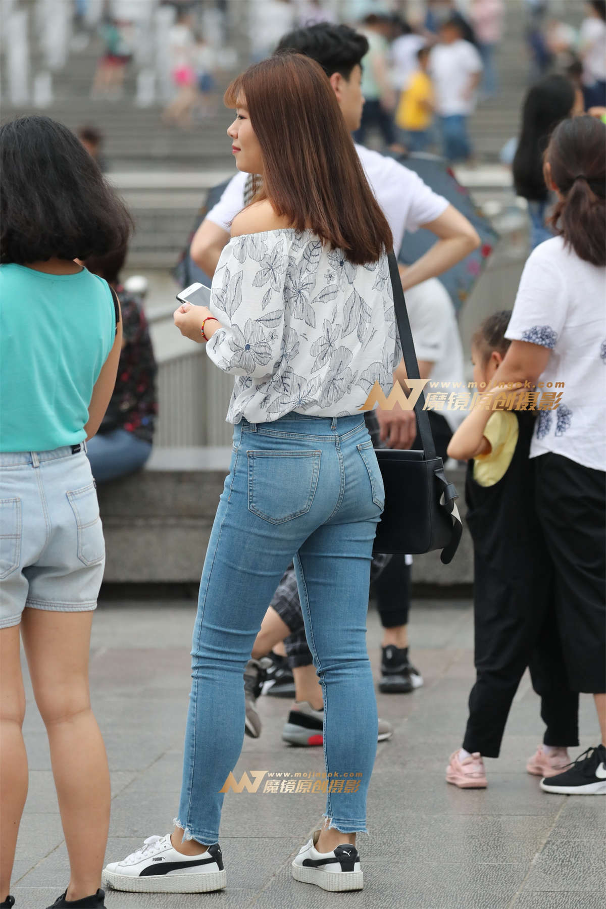 【兰青赛帖】紧身牛仔亦步亦趋-日更街拍
