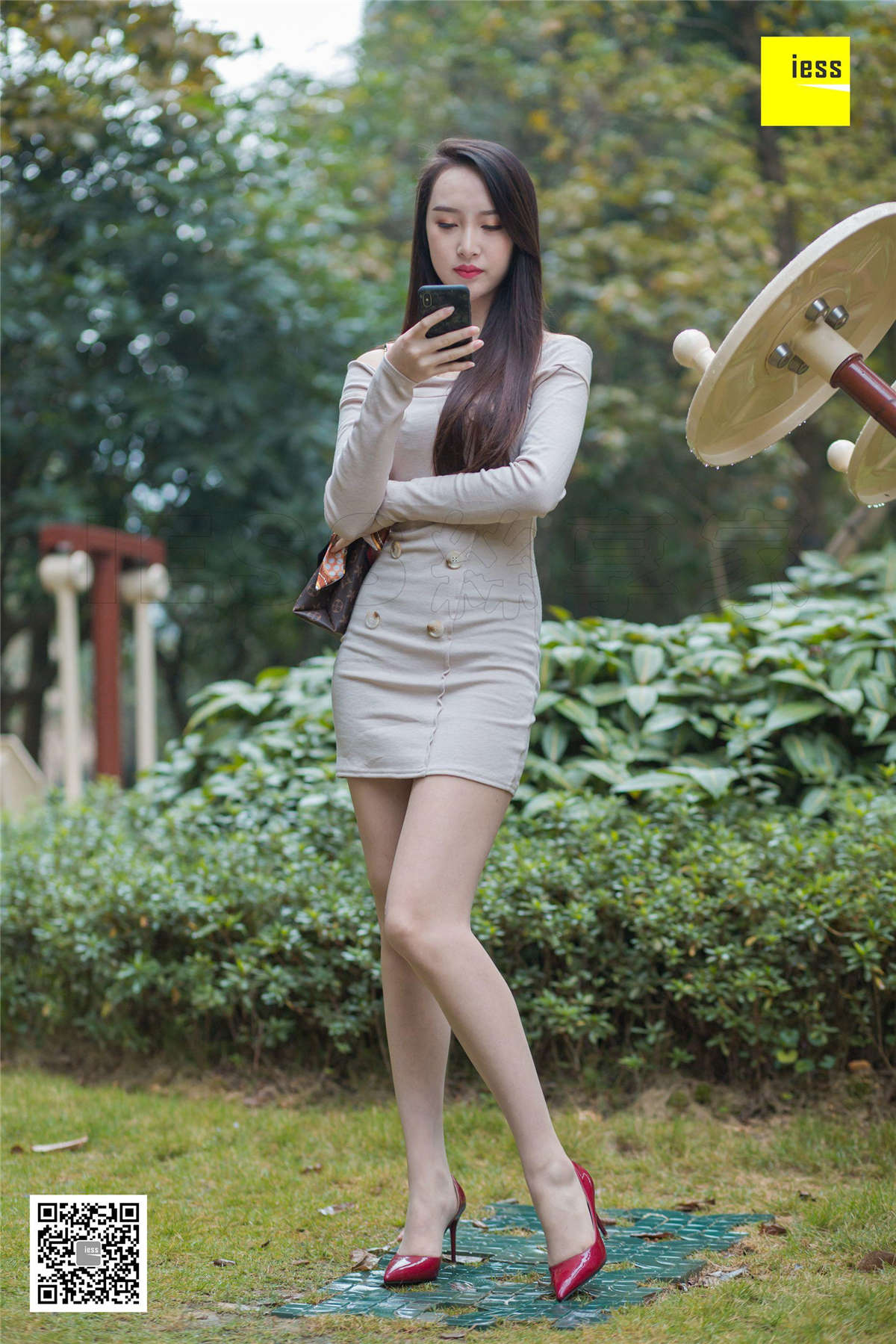 图片[2]-IESS异思趣向 丝享家410期：云芝公园散心云芝-日更街拍