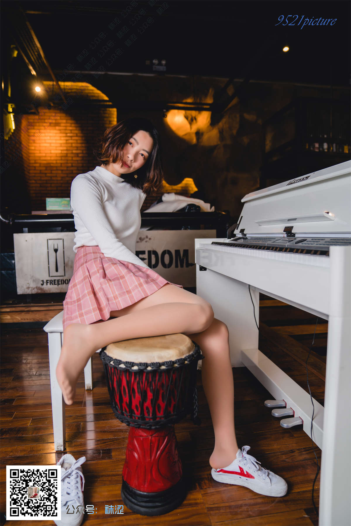 袜涩写真 VOL.029 雪梨粉色百褶裙肤色天鹅绒丝袜-日更街拍