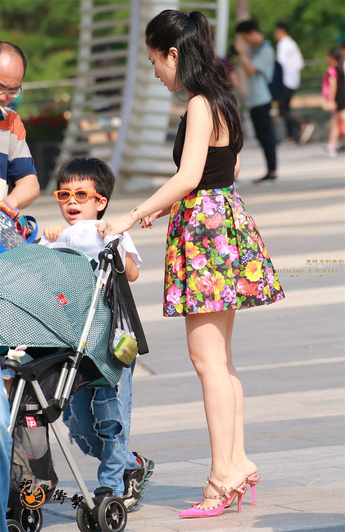 图片[2]-低胸 高跟 高雅嫩白少妇-日更街拍