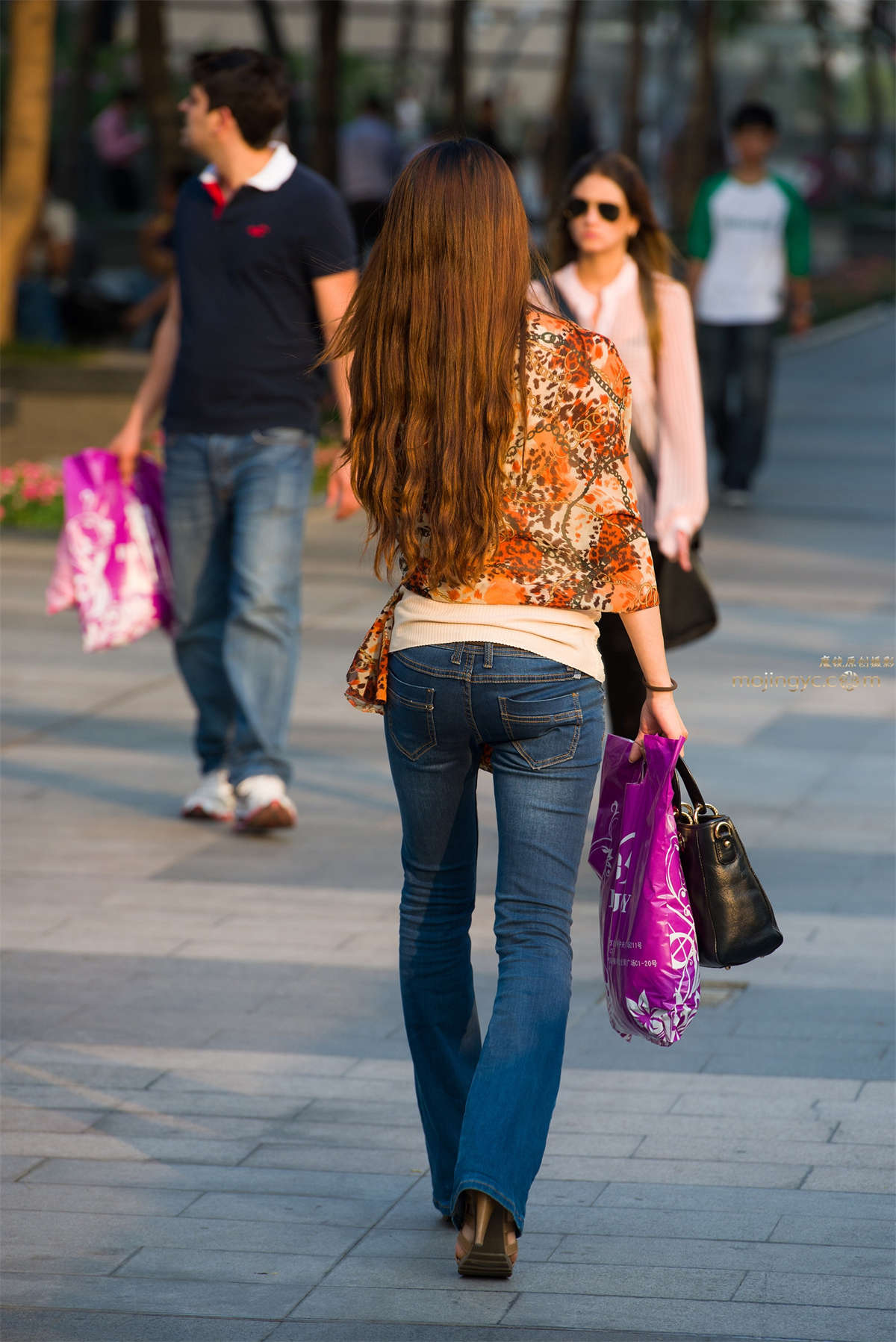 牛仔长裤，高跟-日更街拍