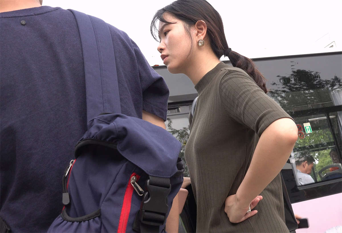 图片[2]-长裙，凉高，美足 美女等公交-日更街拍