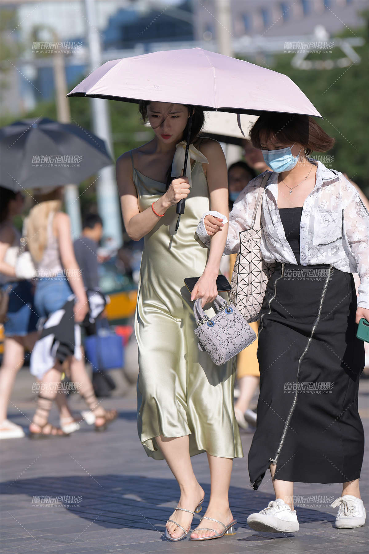 伞下美女-日更街拍