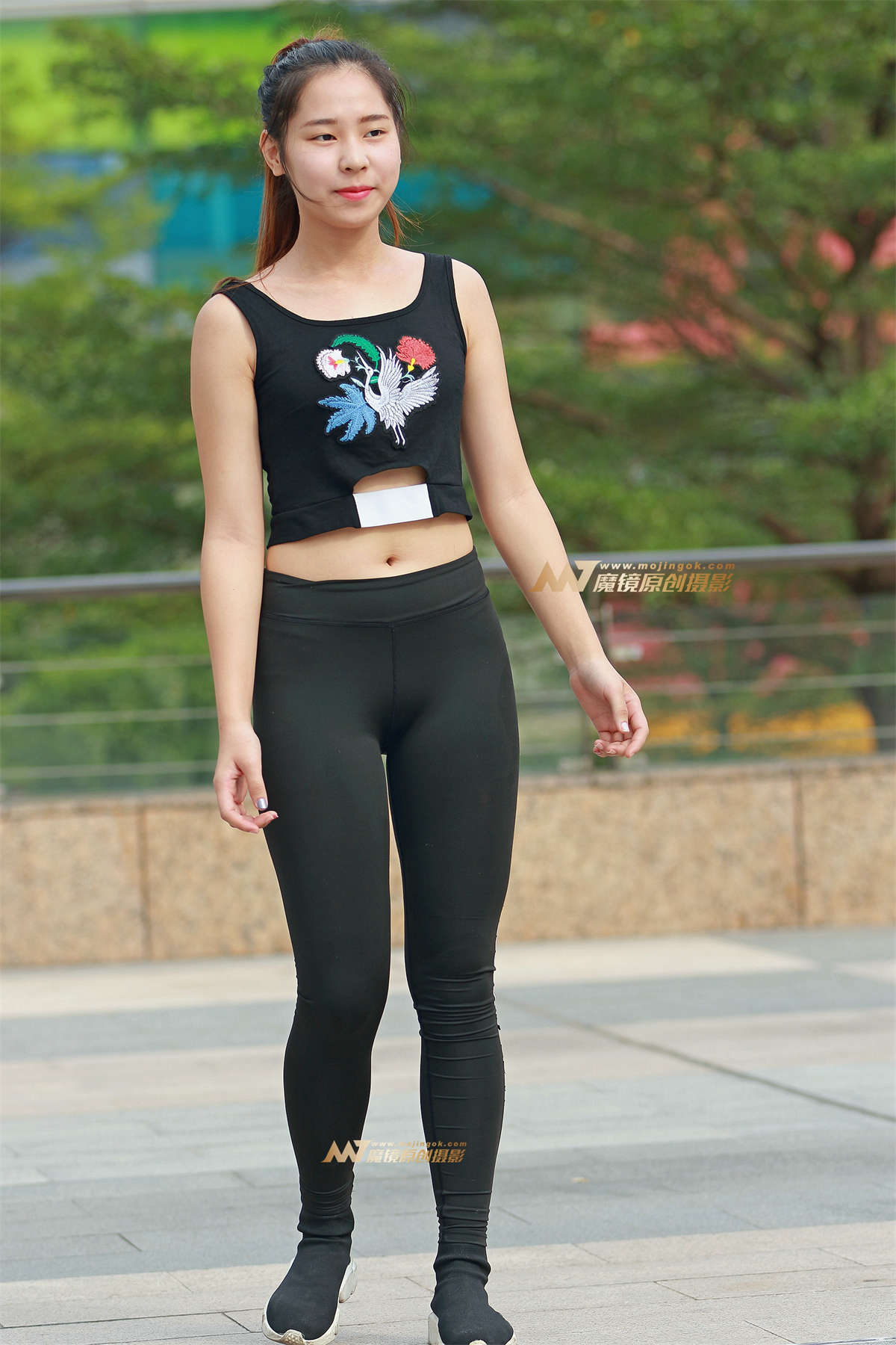 图片[2]-偶遇瑜伽美眉，凸显骆驼趾-日更街拍