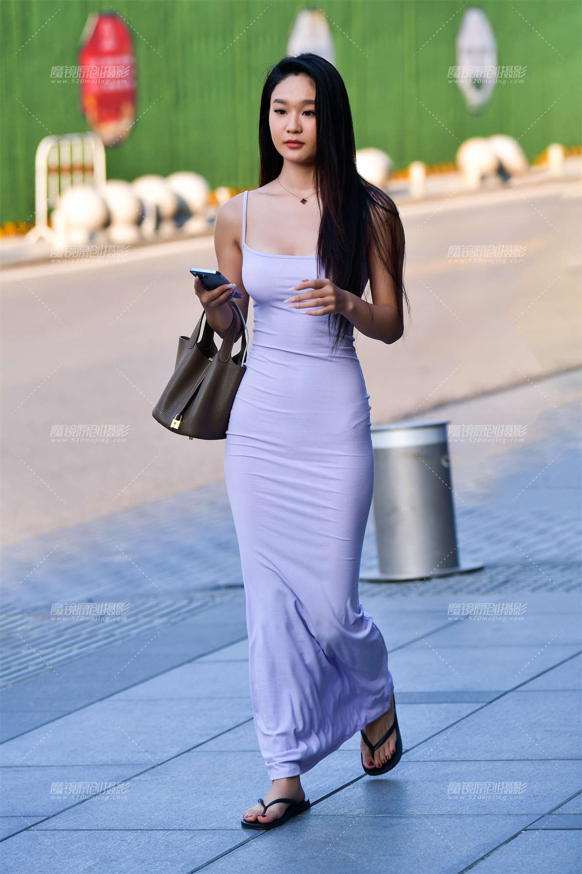 ★水粉裹身裙美女-日更街拍