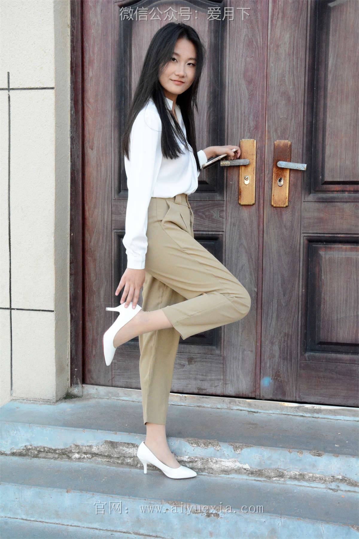 月下摄影 NO.005 恰恰 生活套装 展示一下平时去工作中使用的工作装。略显成熟！-日更街拍