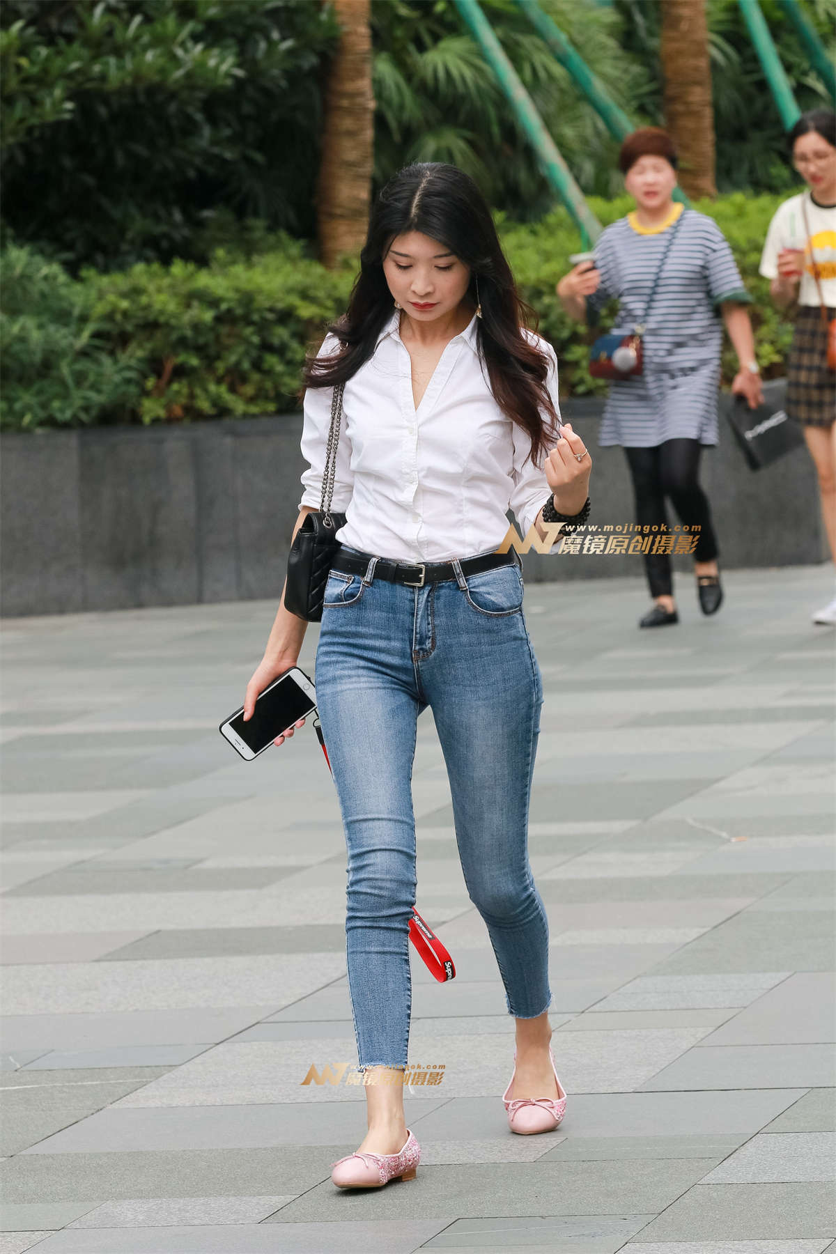 【凯恩赛帖】紧身牛仔 优美的身姿-日更街拍