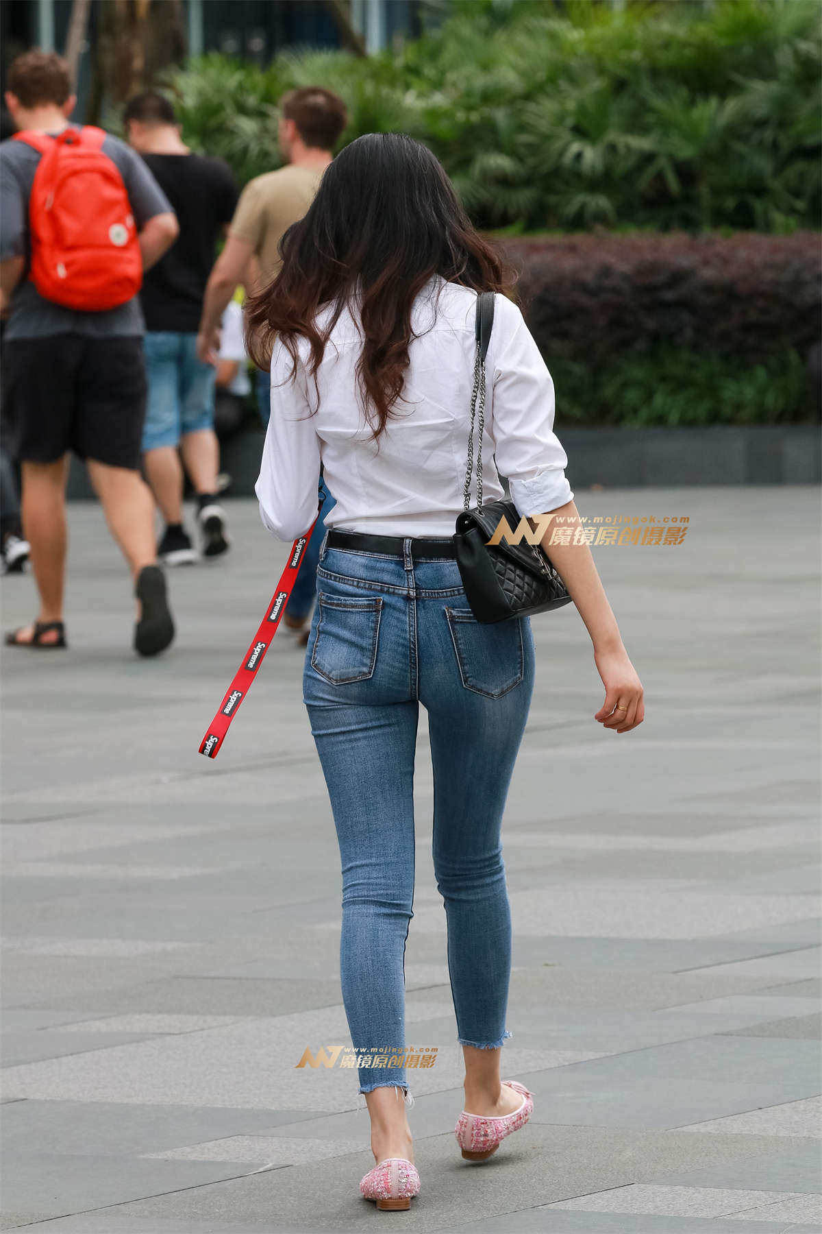 图片[2]-【凯恩赛帖】紧身牛仔 优美的身姿-日更街拍