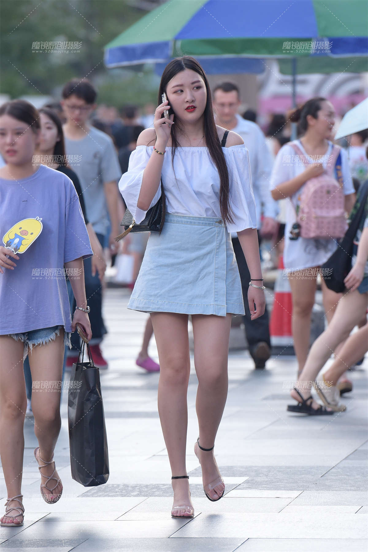 肉肉的美女-日更街拍