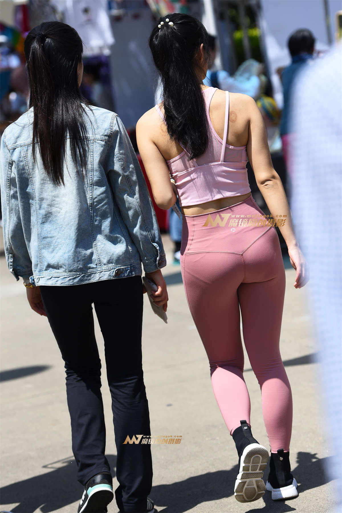 图片[2]-【咔喳赛贴】背影曲线不错-日更街拍