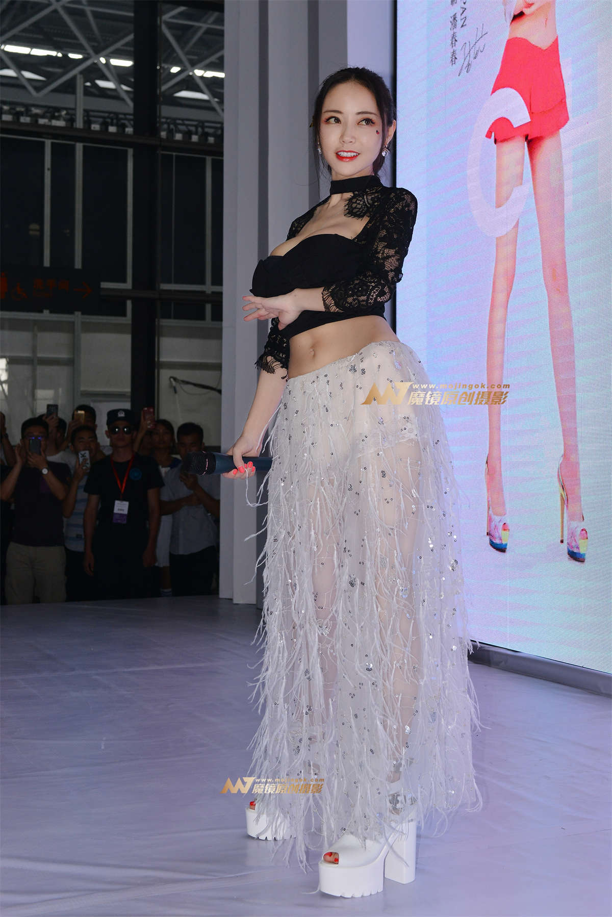 【哈曼赛帖】乳神潘春春街拍-日更街拍