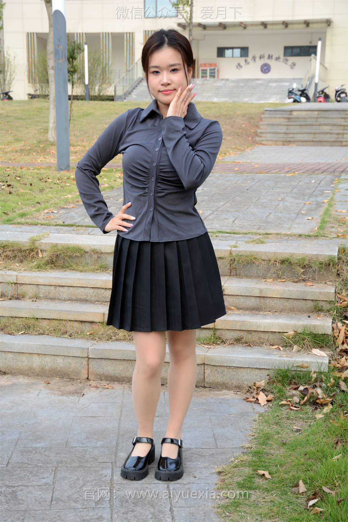 图片[2]-月下摄影 NO.006 茜茜 灰色小JK 这身灰色小JK被我穿出了正装的感觉！-日更街拍