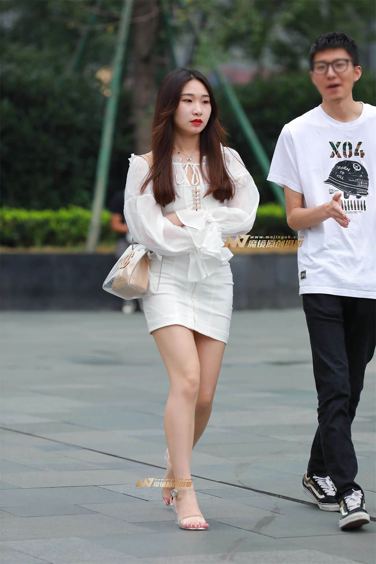 白誓肌肤，白色包臀裙 凉高跟美眉-日更街拍