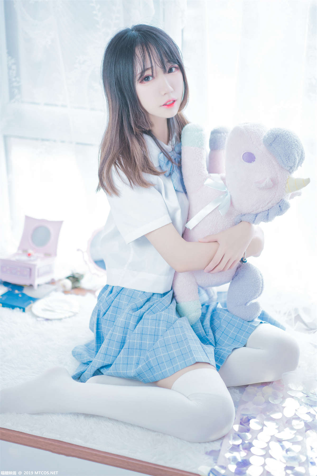 喵糖映画 VOL.019 蓝白梦幻少女-日更街拍